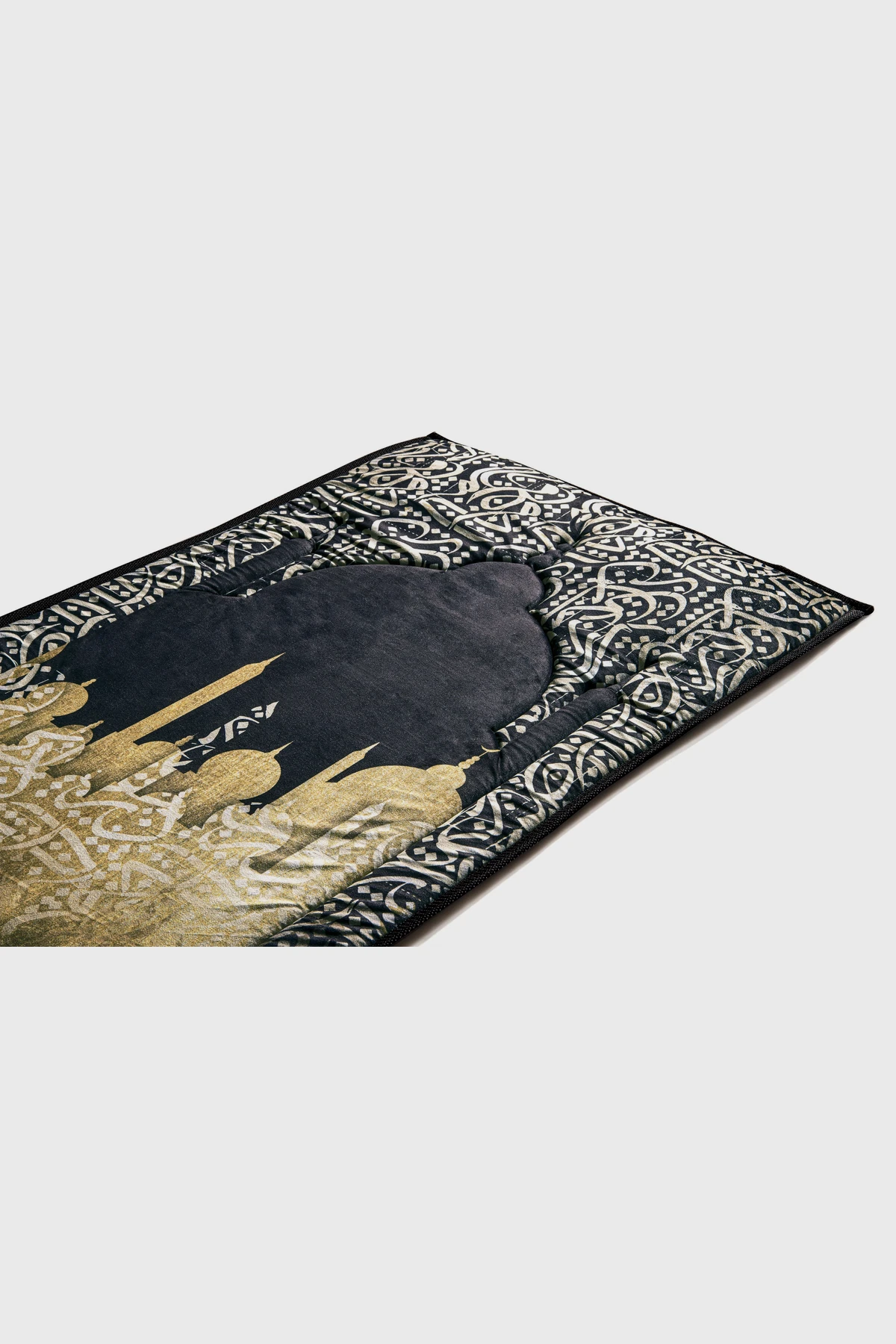 Dark Arabic Calligraphy premium Prayer Mat - الصورة 3