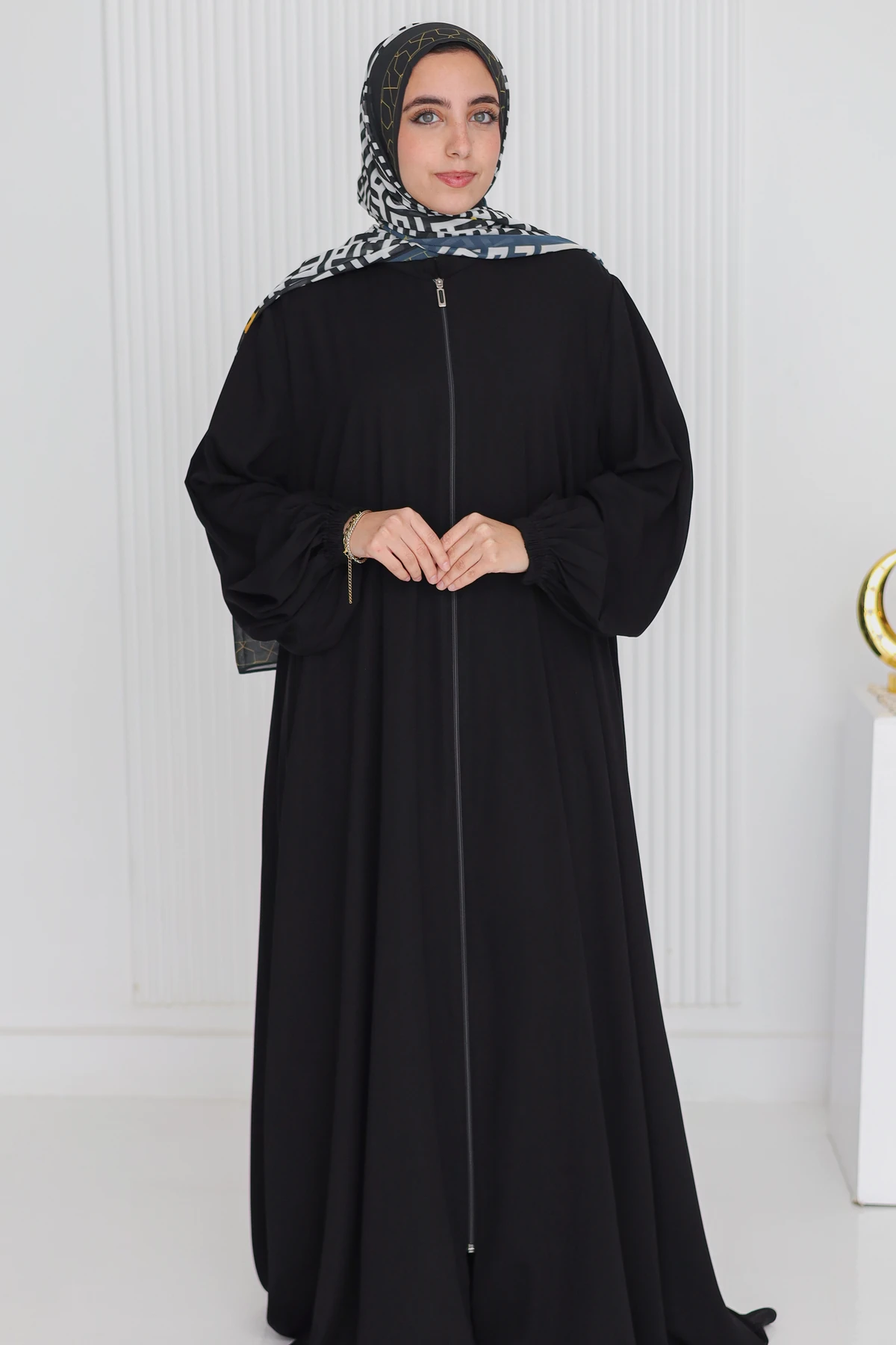 Black Zipper Abaya - Luxury Prayer Wear Qatar | Arcadia
