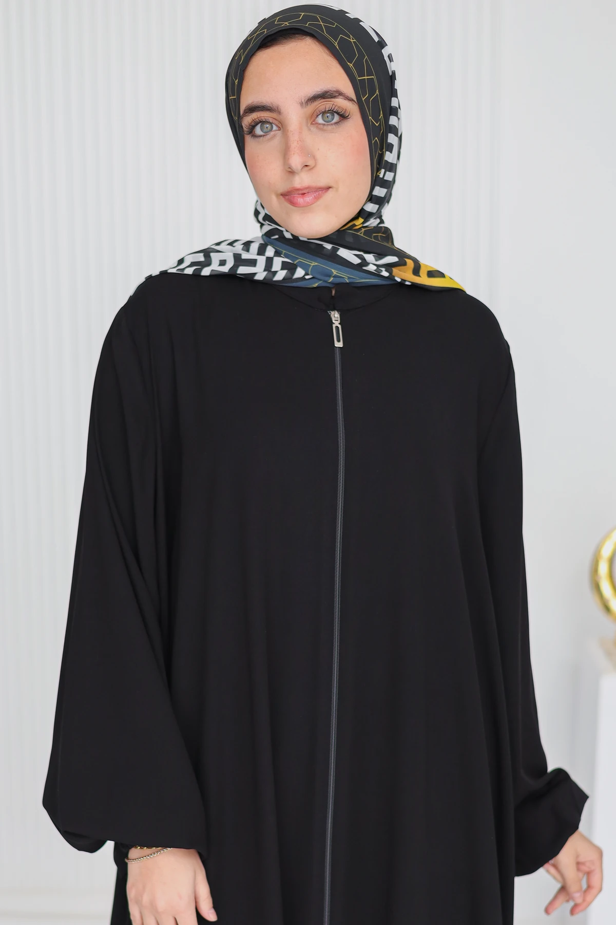 Black Zipper Abaya - View 1 | Arcadia Qatar